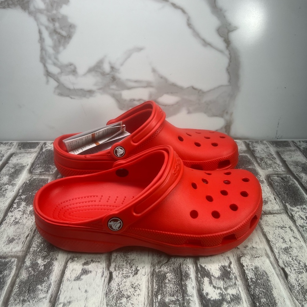 Crocs Classic Red Unisex Adults Slip-On Clog Shoes Size Men 4 / Women 6